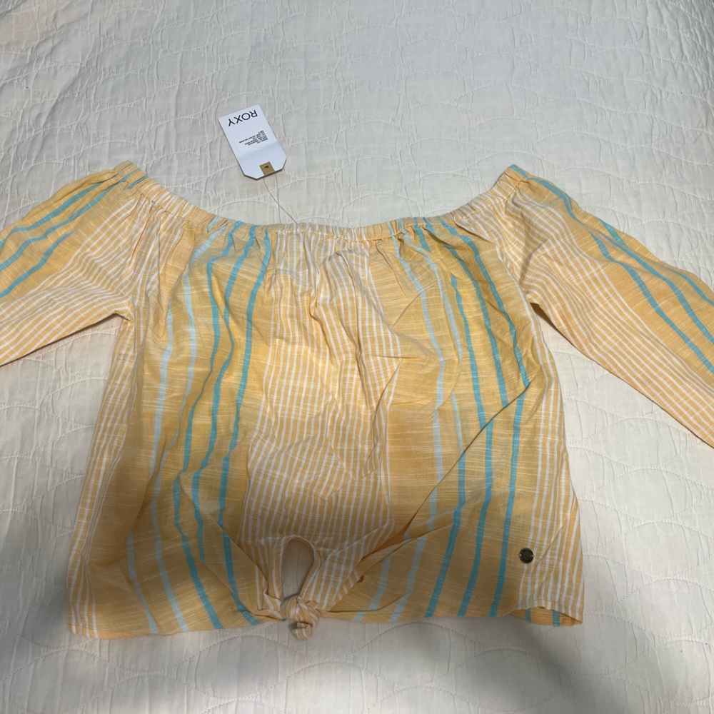 Off the shoulder roxy shirt